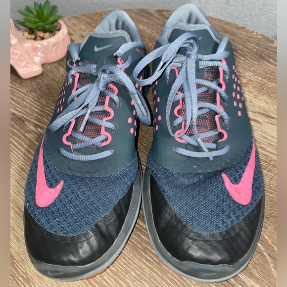 Nike - Picture 8 of 10